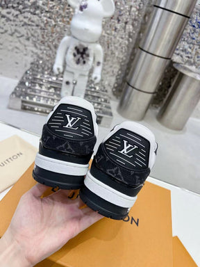 Tênis LV Trainer White Black