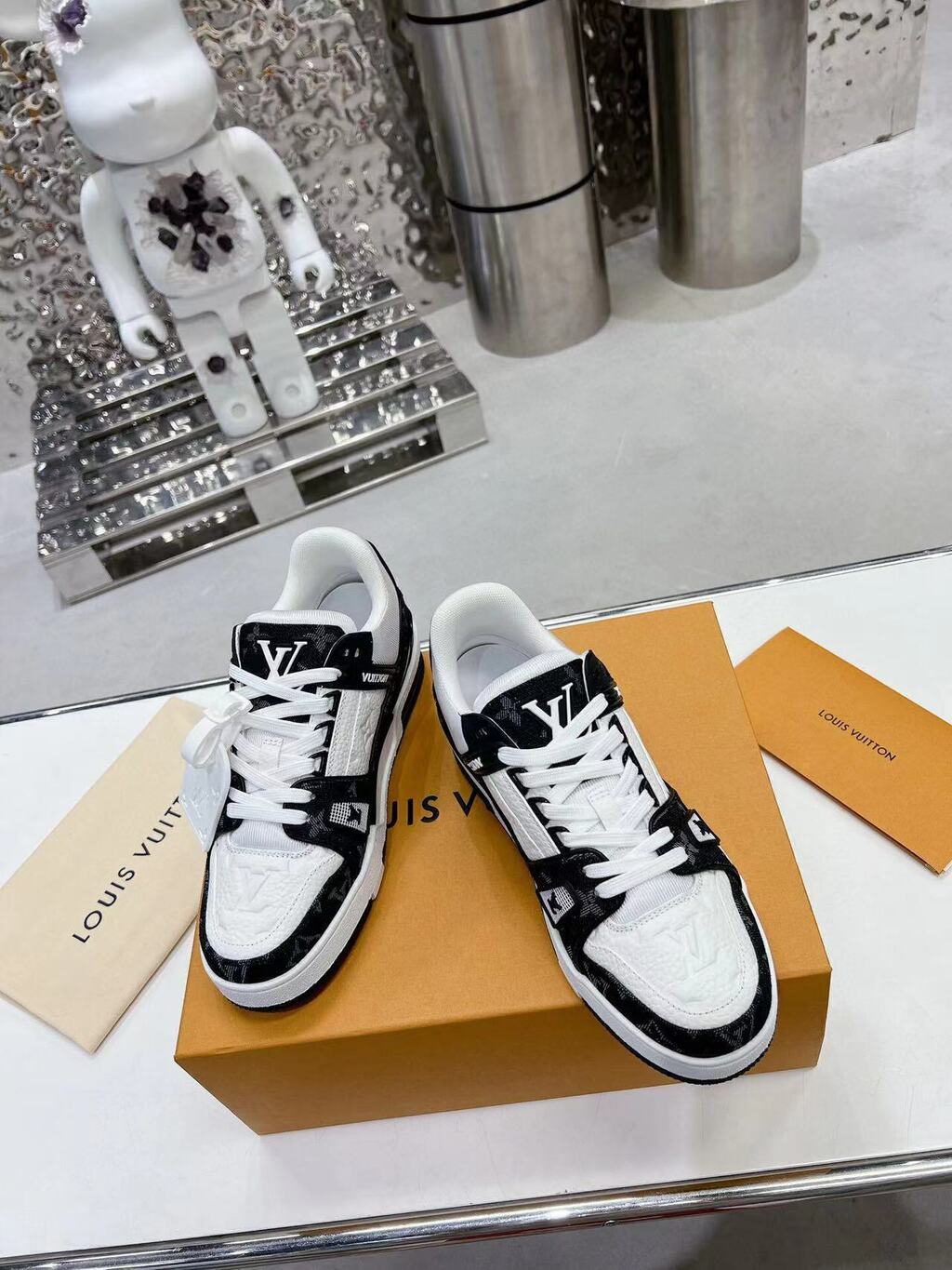 Tênis LV Trainer White Black