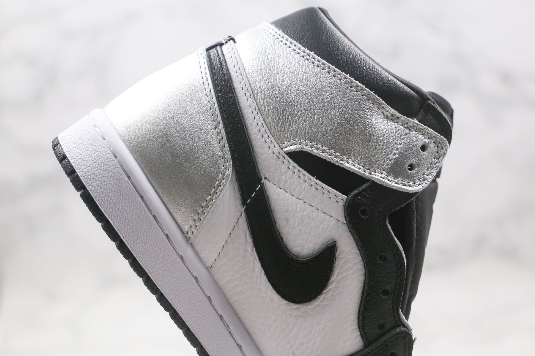 Jordan 1 Retro High Silver Toe